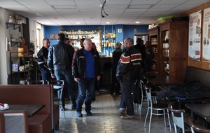 Le petit café du départ à Viricelles